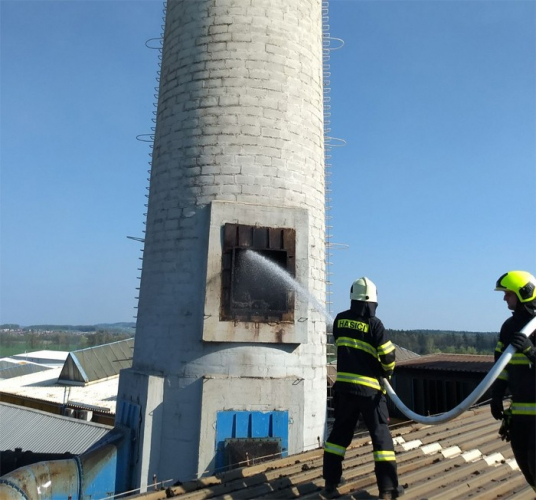Hasiči likvidovali požár v průmyslovém objektu v Častolovicích