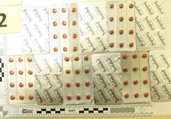 Pašerák ukrýval léky s obsahem pseudoefedrinu ve spodním prádle