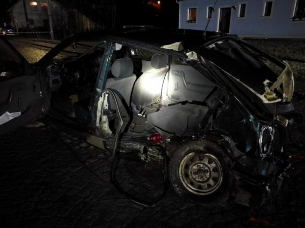 Tragickou nehodu dvou osobních vozidel v Ohnišově na Rychnovsku nepřežil mladý spolujezdec