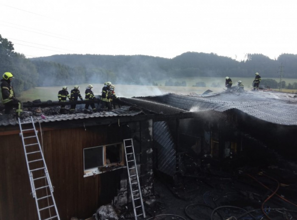 Požár dřevostavby rodinného domu způsobil škodu asi 5 milionů korun