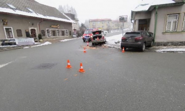 Nedání přednosti v jízdě zapříčinilo střet dvou vozidel v obci Pěčín na Rychnovsku 