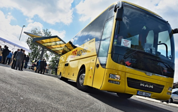 Královéhradecký kraj zavádí kvůli koronaviru omezení spojů a vyšší hygienu v autobusové dopravě  