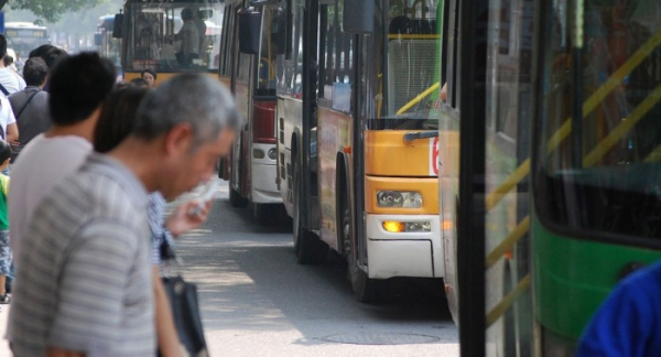V autobusech Královéhradeckého kraje se v sobotu obnovuje odbavení cestujících
