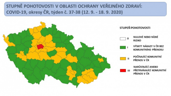 Koronavirový semafor: Praha je dál červená, do oranžového stupně nyní spadá 28 okresů