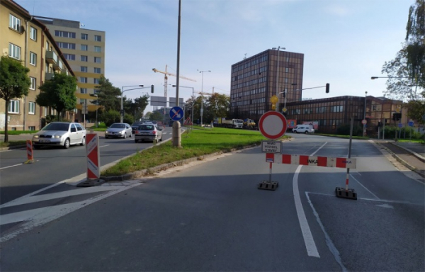 Oprava horkovodu omezila provoz na městském okruhu v Hradci Králové