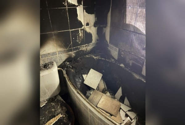 Hořící svíčka bez dozoru způsobila požár v koupelně rodinného domu