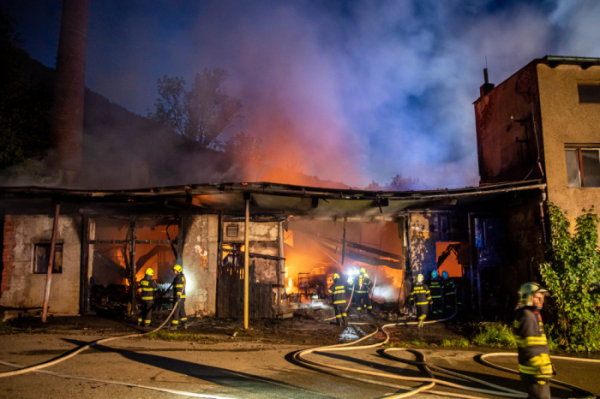 V Teplicích nad Metují vyhořela zemědělská budova, škoda je odhadnuta na 6 milionů korun