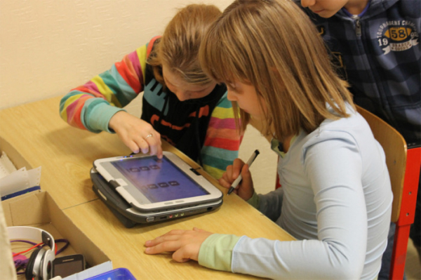 Do krajských a základních škol Královéhradeckého kraje míří mobilní učebny