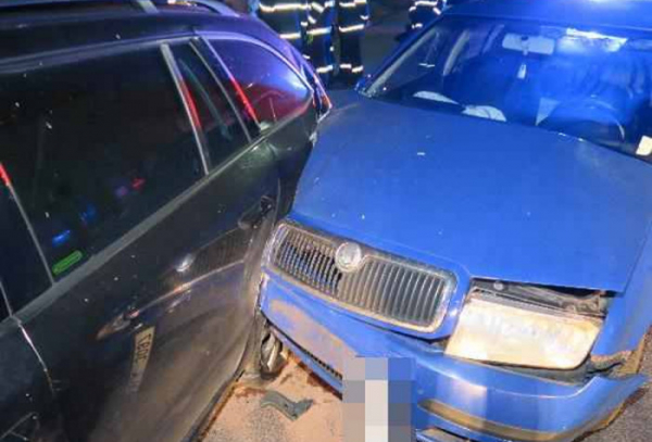 V Novém Městě nad Metují nabourala řidička do šesti zaparkovaných aut, způsobila škodu za téměř 300 tisíc korun