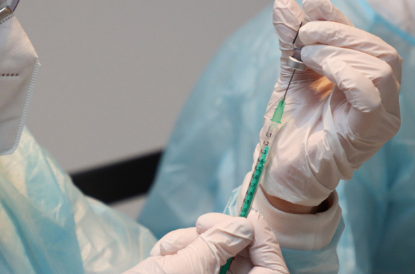 Očkovací místo v Jaroměři navýšilo předvánoční kapacity očkování, zájemci dostanou termín do 24 hodin