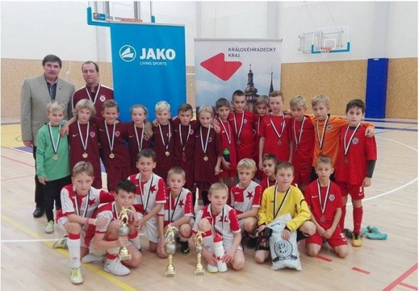Vítězem halového turnaje O pohár Rady Královéhradeckého kraje se stala AC Sparta Praha, mladí votroci skončili šestí