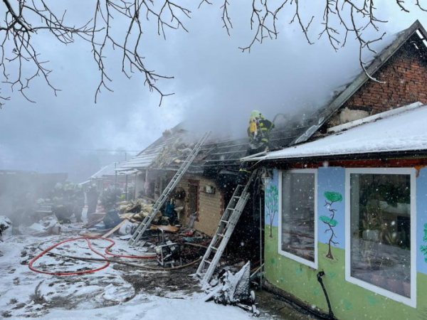 Požár garáže a rodinného domu ve Vinarech zavinila nedbalost při svařování