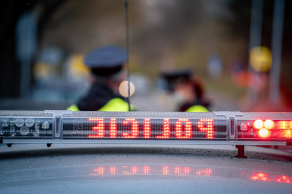 Opilá řidička ujížděla před policejní hlídkou ve městě až stokilometrovou rychlostí