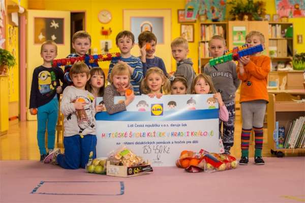 Děti v mateřské škole Klíček dostaly 153 450 korun na nové pomůcky 